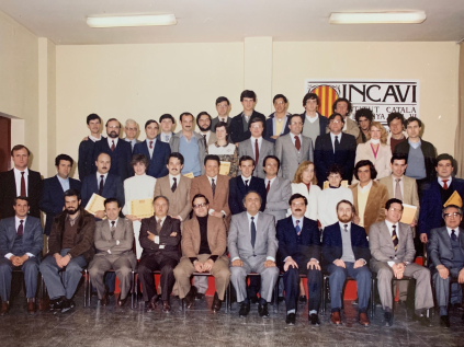 Primer curso de enologia dirigido a diferentes actores del sector, liderados por el profesor Jaume Ciurana. 1980. Fons particular.